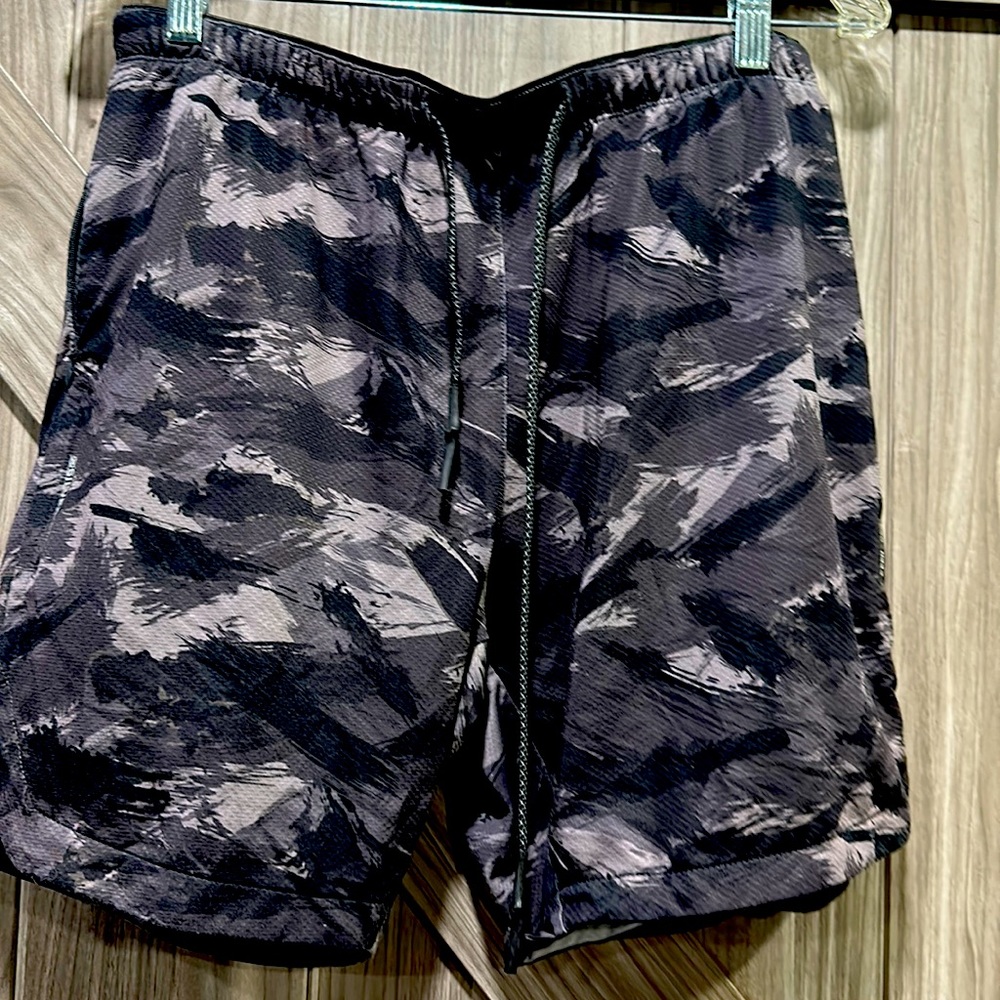 ASRV shorts size medium